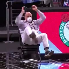 Los Angeles Clippers'ın sahibi Steve Ballmer'dan NBA maçında ilginç hareket