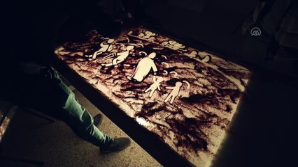 İdlibli sanatçı, Suriyelilerin acısını kum taneleriyle anlatıyor