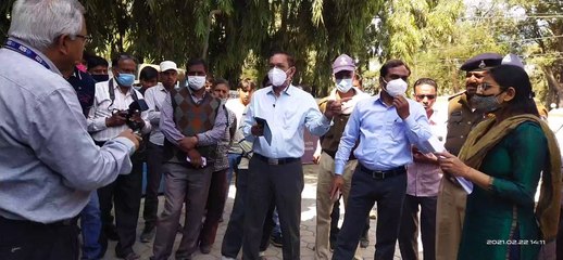 बैंक सील करने पहुंचे तहसीलदार और नपा सीएमओ, बिना सील किये ही लौटना पड़ा