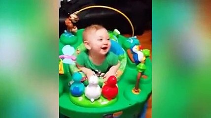 baby video / baby playing with toys