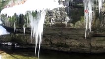Doğa Harikası Suuçtu Şelalesi Buz Tuttu Görenler Hayran Kaldı