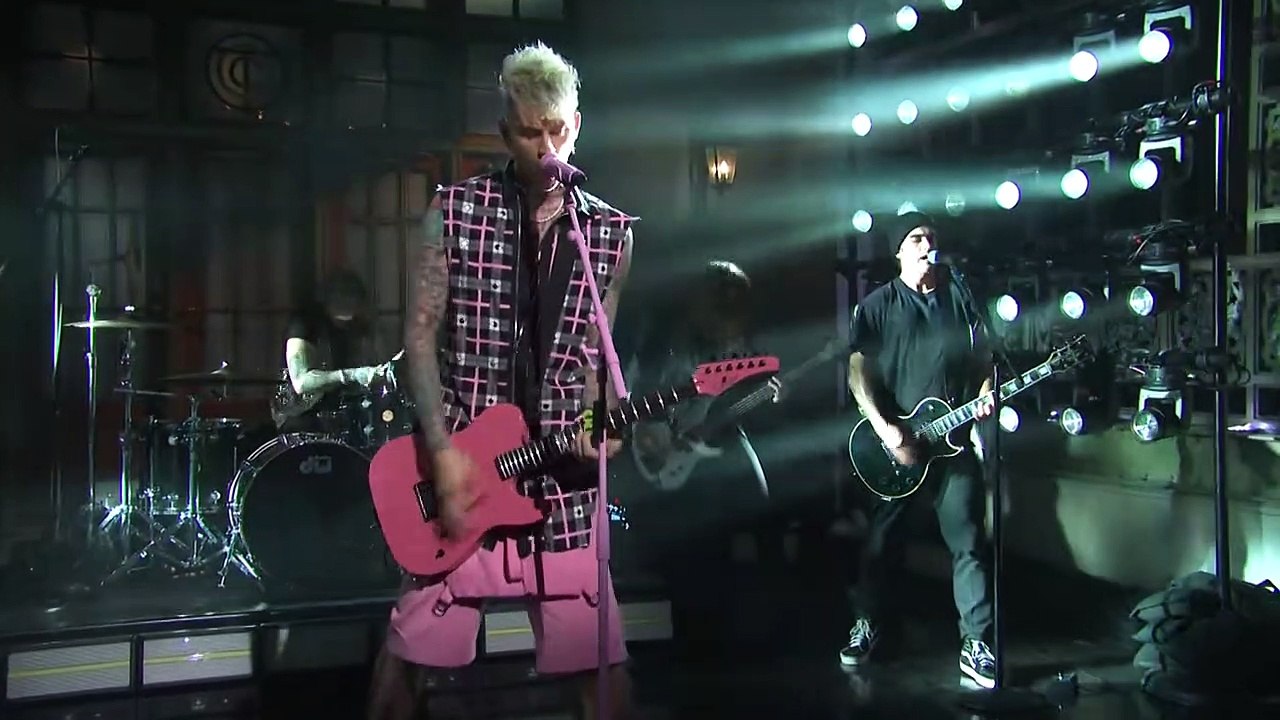 Machine Gun Kelly, blackbear - my ex’s best friend (Live From Saturday Night Live-2021)