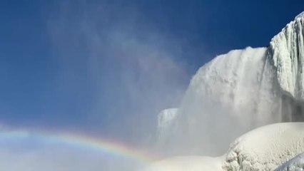 Las cataratas del Niágara se cubren de una manto blanco helado