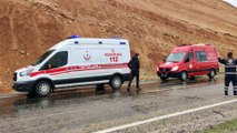 ŞIRNAK - Sağlık görevlilerinin bulunduğu pikap takla attı: 4 yaralı