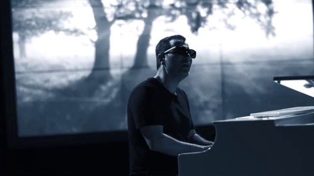 RAFET EL ROMAN feat. NUR USTA'nın, EMRE GRAFSON MÜZİK etiketiyle yayınlanan İKİ DAKİKA