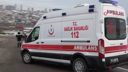 Samsun'da buzdan kayan kamyonet devrildi: 3 yaralı