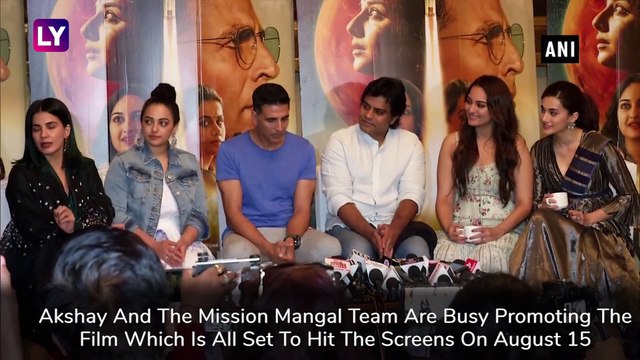 Akshay Kumar Answers Call On Reporters Phone During Mission Mangal Promotions