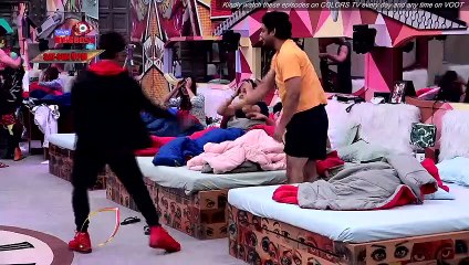 Bigg Boss 13 Weekend Ka Vaar Sneak Peek 01|25 Jan 2020: Himesh ने Rashami के टी सीक्रेट का किया पर्दाफाश