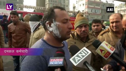 Delhi के Peeragarhi की Factory में आग के बाद बिल्डिंग गिरी, कई लोगों के फंसे होने की आशंका