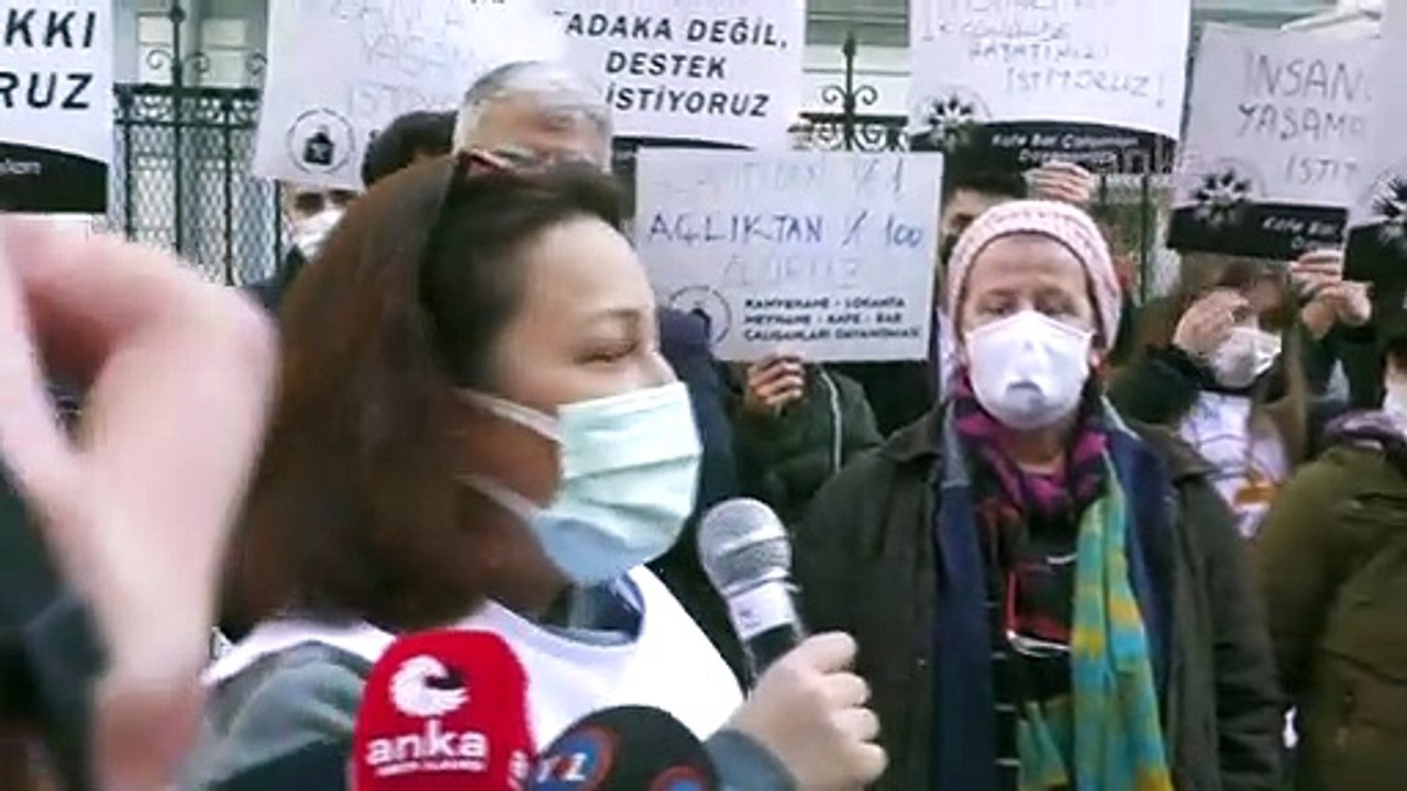 "Geçinemiyoruz" diyen kafe, bar, turizm çalışanları 7 ilde sokağa çıktı: Artık yeter, 1500 lirayla Erdoğan geçinebiliyorsa gelsin o geçinsin