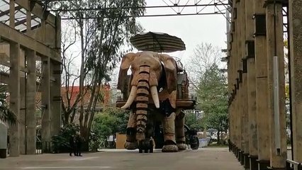 L'Éléphant de l'Île de Nantes fait des tours à vide pendant les vacances d'hiver