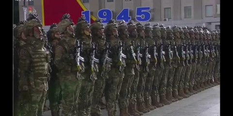 بالفيديو.. زعيم كوريا الشمالية يبكي ويعتذر أمام شعبه