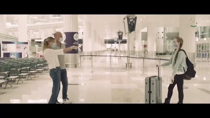 بالفيديو.. شرطة دبي تلم شمل أم بريطانية بإبنتها بعد فراق 6 أسابيع