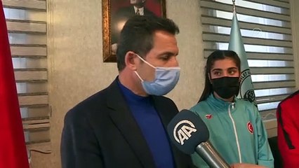 VAN - Türkiye rekoru kıran milli atlet Nevin İnce çiçeklerle karşılandı