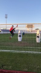 بالفيديو.. رشاقة حارس العين تمكنه من لمس سقف المرمى بقدمه