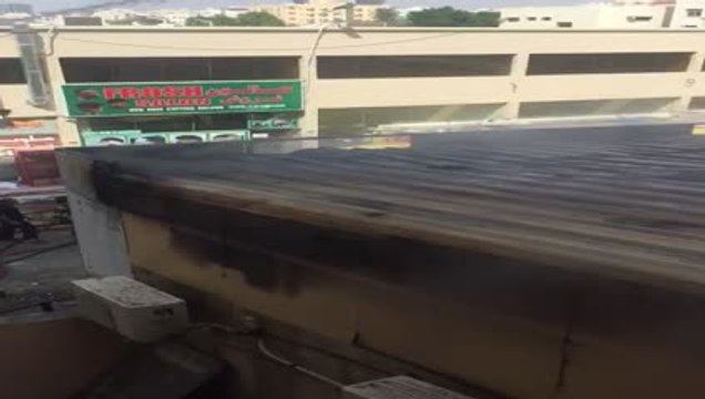 فرق إطفاء دفاع مدني عجمان تخمد حريق مستودع للمواد الغذائية