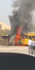 احتراق حافلة مدرسية خالية من الطالبات في رأس الخيمة