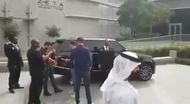 بالفيديو: زيارة محمد صلاح إلى دبي مول استغرقت ساعة ونصف