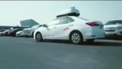 بالفيديو.. مركبة ذكيه تراقب دفع رسوم المواقف في دبي