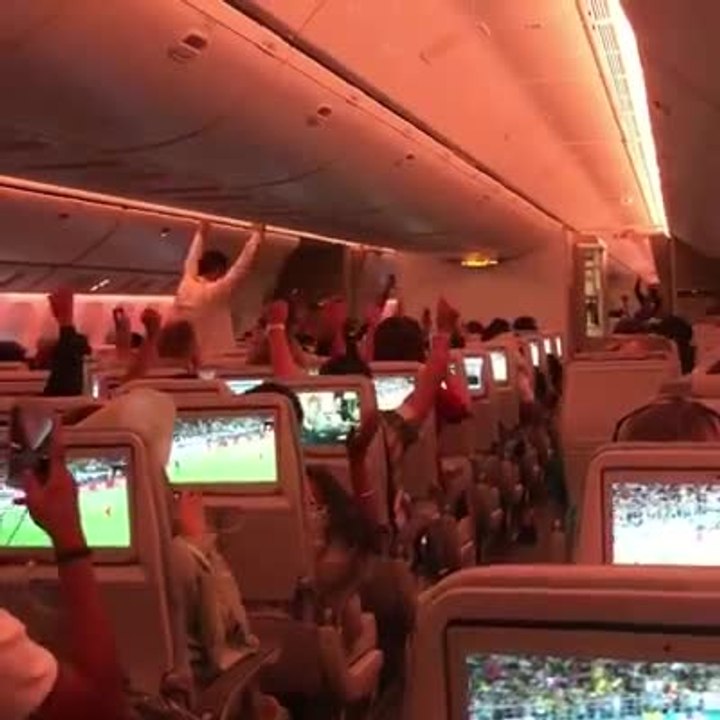 شاهد بالفيديو ..كيف تفاعل جمهور كرة القدم مع كأ...