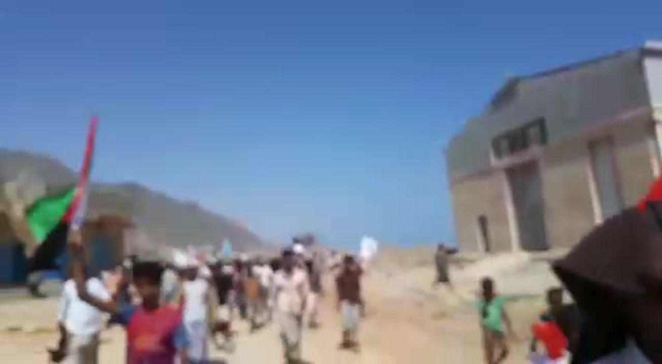 بالصور والفيديو.. تظاهرات في سقطرى تأييدا لجهود الإمارات