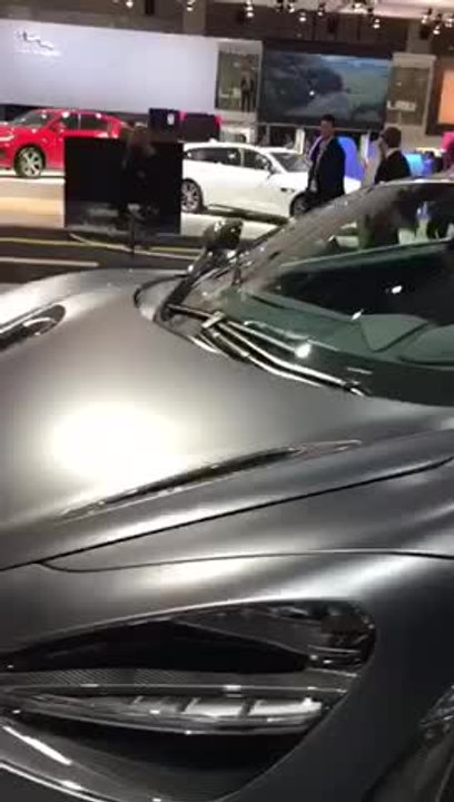 بالفيديو.. 720 S سيارة مطعمة بالذهب مخصصة فقط للإمارات من ماكلارين