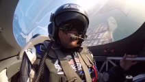 بالفيديو.. بطل الجوجيتسو الإماراتي يحلق بطائرة في أبوظبي