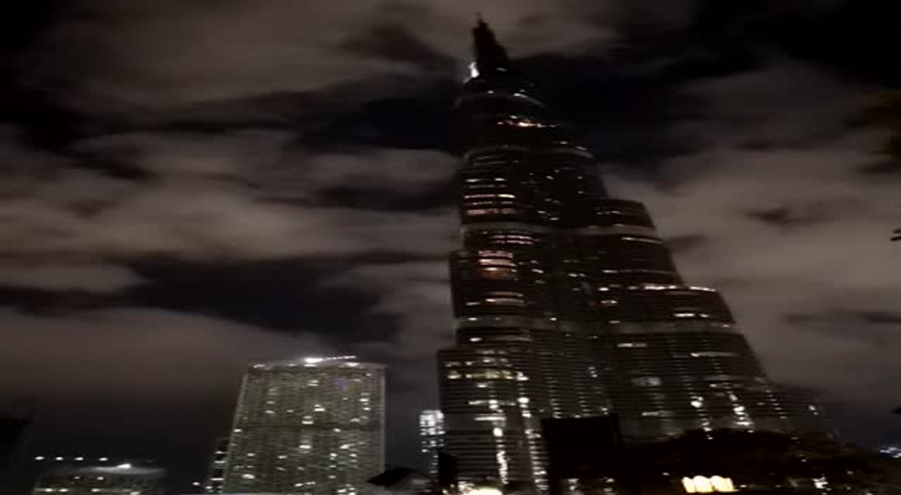 بالفيديو..."شكرا محمد بن زايد" تزين برج خليفة