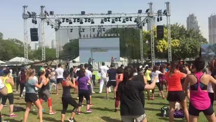 شاهد بالفيديو .. انطلاق «تحدّي دبي للّياقة» بمشاركة الجماهير ومشاهير الرياضة