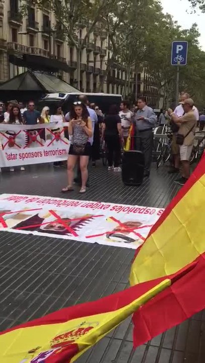 بالفيديو والصور.. مظاهرة في برشلونة تطالب الدوحة بالكف عن دعم الإرهاب