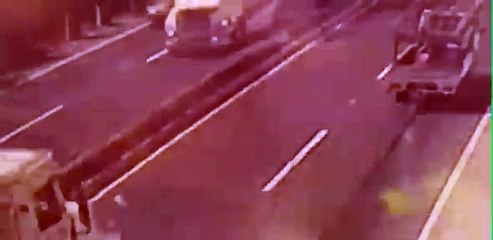 Conductor de camión atropella a motorista y provoca su muerte.