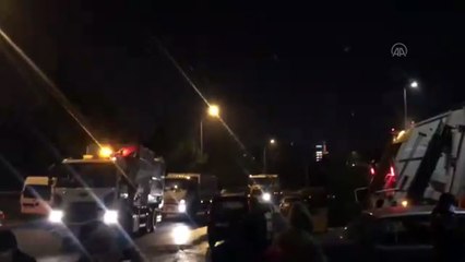 İSTANBUL - Maltepe Belediyesinde işçiler greve başladı