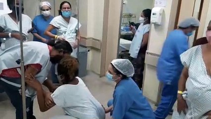 Descargar video: Equipe de enfermagem do Hospital Regional de Santa Maria (HRSM) dançou funk com gestantes para ajudar no parto natural