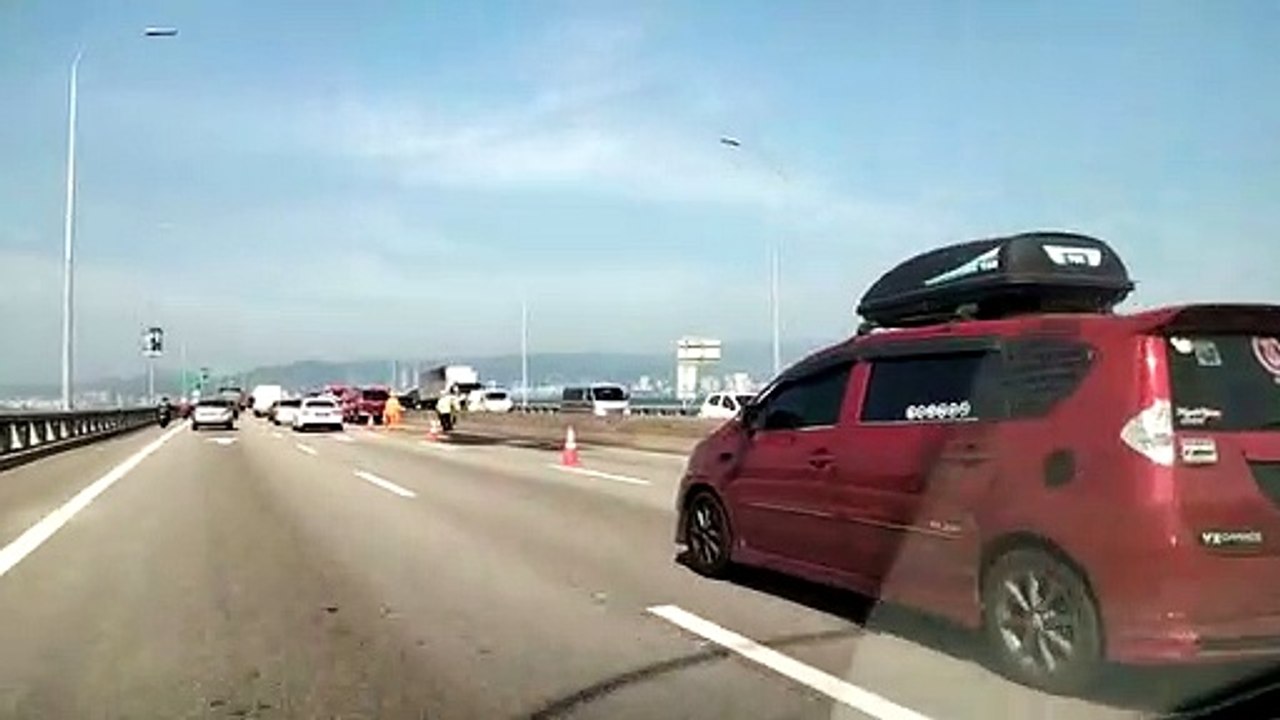 槟大桥路段重放 清早车流通行