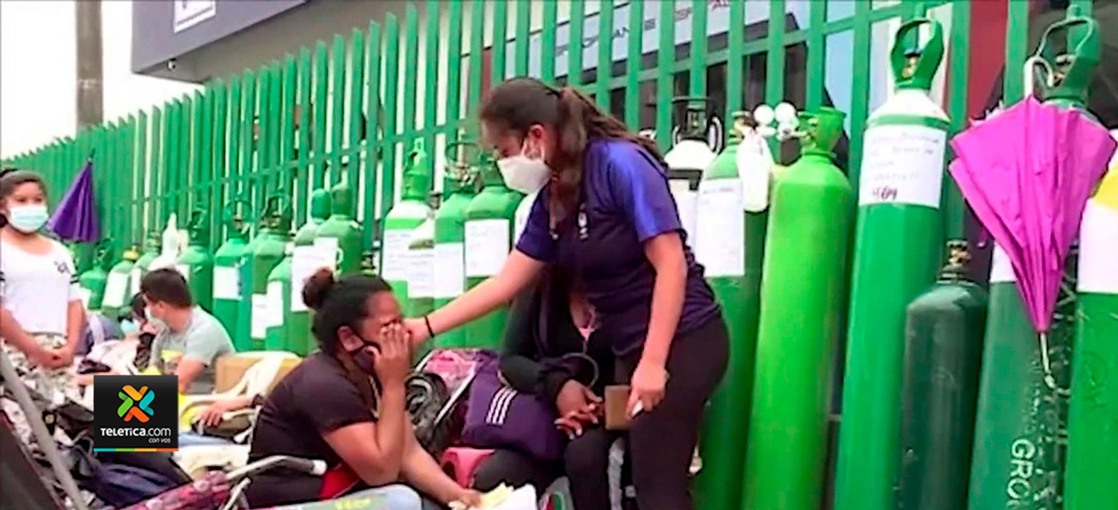tn7-Perú--familiares-de-pacientes-COVID-19-hacen-fila-5-días-para-comprar-oxígeno--22021
