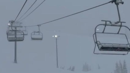 Heavy snow falls around ski resort