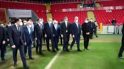 Cumhurbaşkanı Erdoğan İzmir'de yeşil sahaya indi