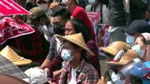 Greve geral paralisa Myanmar