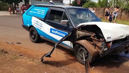 Carro capota ao se envolver em acidente de trânsito no Bairro Brasmadeira