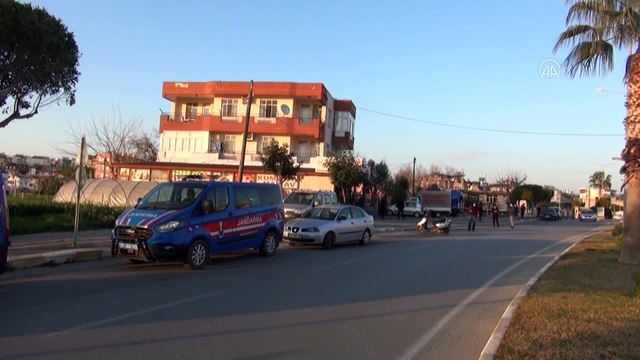 ANTALYA - Psikolojik tedavi gördüğü ileri sürülen bir kişi, annesini bıçakla öldürdü