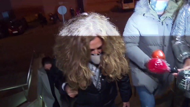 Lolita muy afectada en el tanatorio donde se ha instalado la capilla ardiente de Quique San Francisco