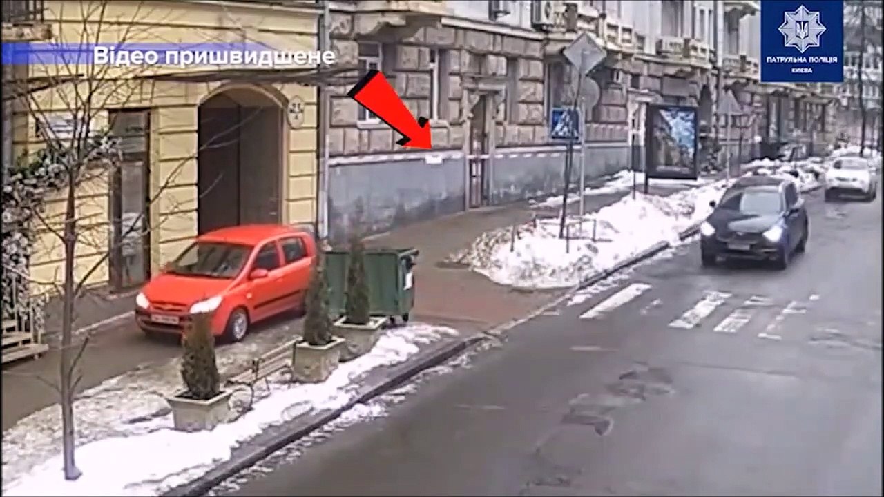 Il se gare au pire endroit au pire moment... Pas de chance