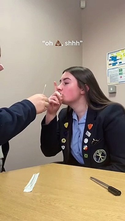 Test covid d'une personne qui à le syndrome Gilles de la Tourette