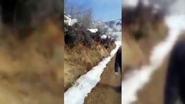 ORDU - Sağlık ekipleri karda 2 kilometre yürüyerek ulaştıkları hastaya Kovid-19 aşısı yaptı