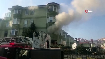 - Beylikdüzü Cumhuriyet Caddesinde bulunan bir villada yangın çıktı. Yangına çok sayıda itfaiye ekibi müdahale ediyor.