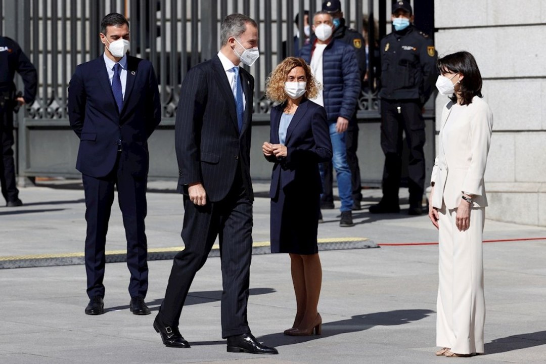 El rey alaba el papel de Juan Carlos I en el 23F