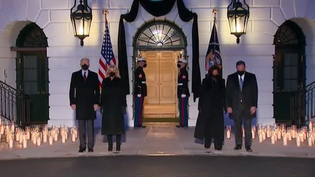 Homenaje en Estados Unidos al medio millón de fallecidos por coronavirus