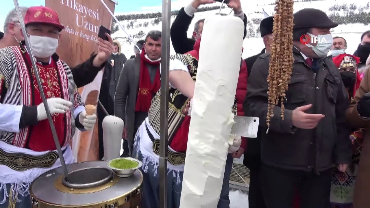 - Çıldır Gölünde renkli görüntüler- Donan Çıldır gölünde Eskimo usulü balık avı, atlı kızak ve dondurma keyfi