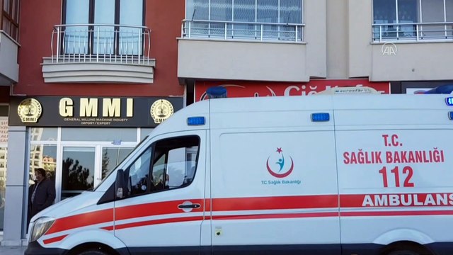 KONYA - Apartman girişinde pompalı tüfek bulan çocuk, yanlışlıkla bir iş yerinin sahibini yaraladı