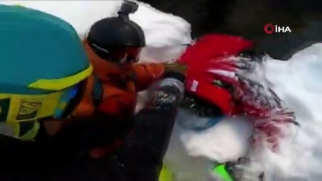 Karların üstünü örttüğü 8 metre derinliğindeki kuyuya düştü